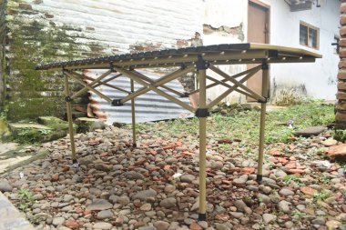 Eşsiz açık hava yemek aletleri, kamp ve barbekü için kullanılabilir..