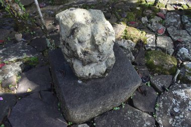 Petungkriyono, Pekalongan Regency, Central Java, Endonezya 'daki antik tarihi lingga yoni Naga Pertala bölgesi. İlginç bir geçmiş..