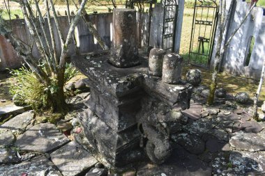 Petungkriyono, Pekalongan Regency, Central Java, Endonezya 'daki antik tarihi lingga yoni Naga Pertala bölgesi. İlginç bir geçmiş..