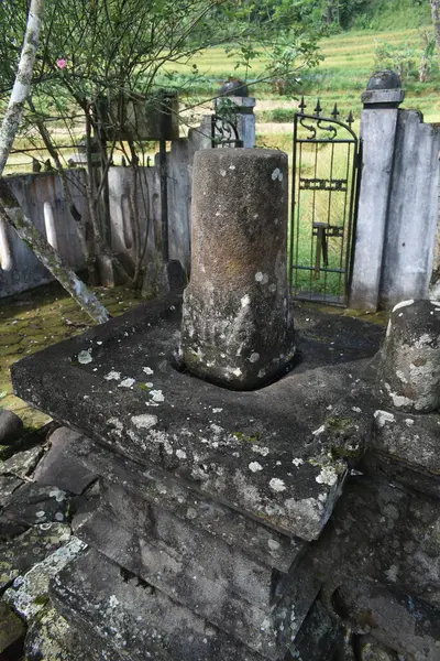 Petungkriyono, Pekalongan Regency, Central Java, Endonezya 'daki antik tarihi lingga yoni Naga Pertala bölgesi. İlginç bir geçmiş..