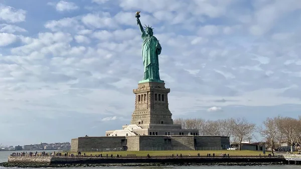 Özgürlüğün Doğal Işık Heykeli New York Amerika Birleşik Devletleri — Stok fotoğraf