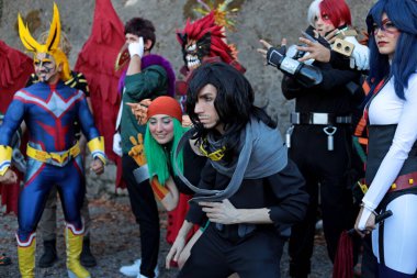 Lucca, Toskana, İtalya - 29 Ekim 2022: Lucca Comics and Games 2022 Cosplay organizasyonunda My Hero Academia manga serisindeki karakterler gibi giyinmiş Cosplayer grubu.