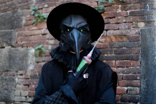 stock image Lucca, Tuscany, Italy - October 29, 2022: Man cosplayer dressed as medieval steampunk plague doctor at Lucca Comics and Games 2022 cosplay event.