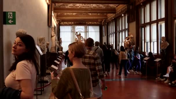 Флоренция Италия Мая 2023 Года Туристы Посещают Музей Уффици Флоренции — стоковое видео