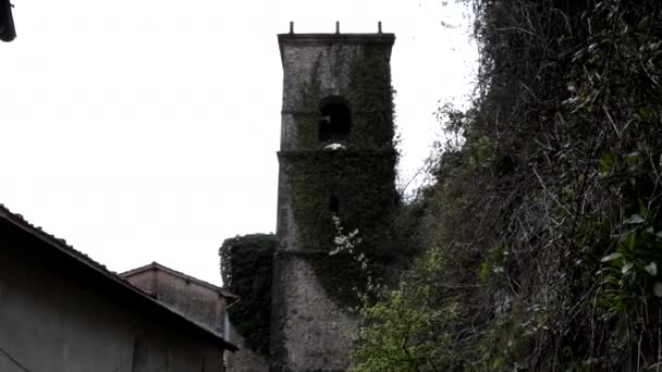 サンピエトロ教会の鐘楼 ルッキオ ルッカ イタリアのゴーストタウンでルッキオ — ストック動画