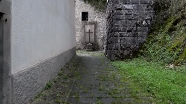 Passeggiando Pov Nella Città Fantasma Lucchio Lucca Italia — Video Stock