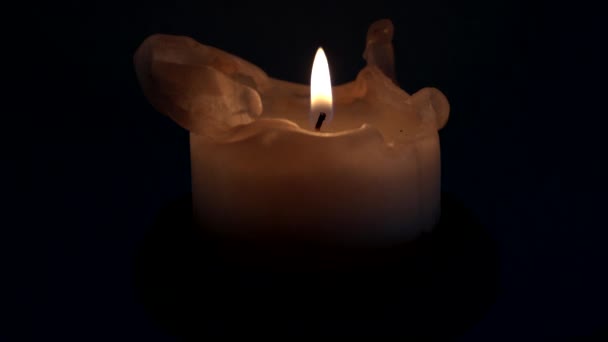 Una Ráfaga Viento Apaga Llama Vela Ardiendo Noche Oscura — Vídeos de Stock