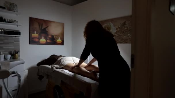 Livorno Italy February 2023 Beautician Performs Massage Female Legs Beauty — Stock Video