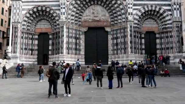 Gênova Itália Abril 2024 Turistas Frente Catedral San Lorenzo Centro — Vídeo de Stock