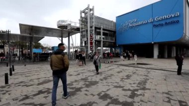 Cenova, İtalya - 31 Mart 2024: Porto Antico 'daki Cenova akvaryumu. Ligurian şehrinin ünlü turistik merkezi..