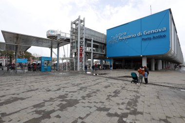Cenova, İtalya - 31 Mart 2024: Porto Antico 'daki Cenova akvaryumu. Ligurian şehrinin ünlü turistik merkezi..