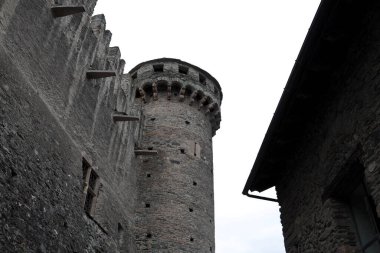 Fenis Kalesi, İtalya 'nın Aosta Vadisi' ndeki en ünlü ortaçağ kalelerinden biri..