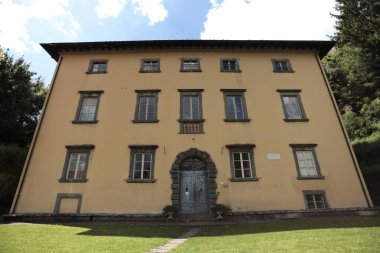Bagni di Lucca, Toskana, İtalya - 25 Nisan 2025: Villa Webb - Bagni di Lucca, Toskana, İtalya 'da Tarihi Disiplin Müzesi ve İmkansızlar Müzesi.