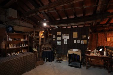 Bagni di Lucca, Toskana, İtalya - 25 Nisan 2025: Bagni di Lucca 'daki Villa Webb' de İmkansızlar Müzesi.