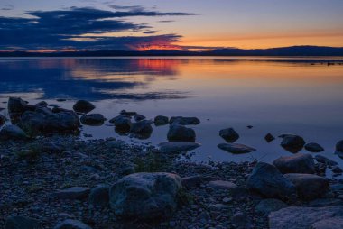 İsveçli şehrin Orsa ilçe Dalarna içinde Orsasjon göl günbatımı
