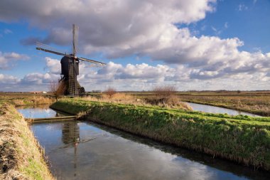 Uitwijkse molen, Kuzey Brabant 'ta Sleeuwijk bölgesinde bulunan bir değirmen..