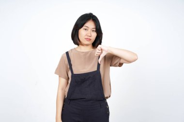 Beyaz arka planda izole edilmiş Güzel Asyalı Kadın Başparmaklarını Gösteriyor