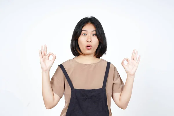 Beyaz Arka Planda Tecrit Edilmiş Güzel Asyalı Kadın Tamam Şareti — Stok fotoğraf