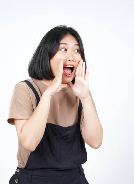 Beyaz arka planda tecrit edilmiş güzel bir Asyalı kadının elleri üzerinde duyuru.