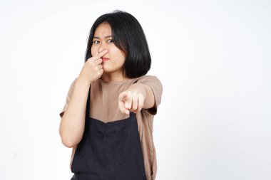 Beyaz arka planda yalnız bırakılmış pis kokulu ve iğrenç bir Asyalı kadın kokusu alıyorum.