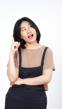 Beyaz arka planda tecrit edilmiş güzel Asyalı kadının düşünceli ve ilginç jestleri