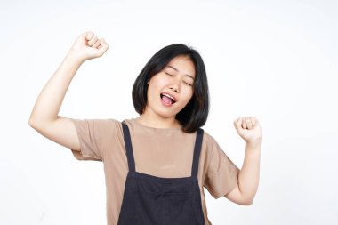 Evet, beyaz arka planda tecrit edilmiş güzel Asyalı kadının kutlama jesti.