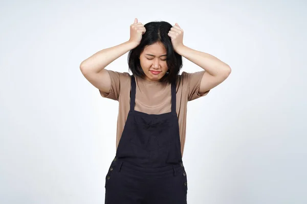 Sofrendo Dor Cabeça Gesto Bela Mulher Asiática Isolada Fundo Branco — Fotografia de Stock