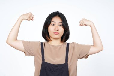 Beyaz arka planda izole edilmiş güzel Asyalı kadının güç ve yükselen kolları.
