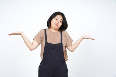 Şaşkın, beyaz arka planda tecrit edilmiş güzel bir Asyalı kadının el hareketi bilmiyorum.