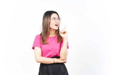 Beyaz arka planda tecrit edilmiş güzel bir Asyalı Kadın Çözümü buldum.