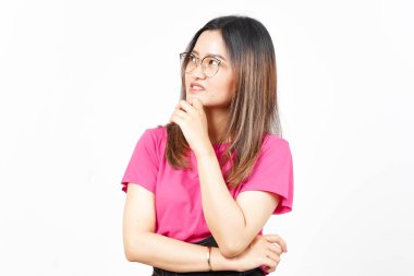 Beyaz arka planda tecrit edilmiş güzel Asyalı kadın hakkında iğrenç bir şey düşünüyorum.