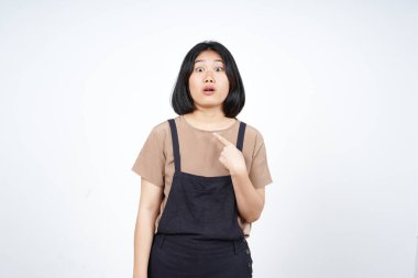 Beyaz arka planda tecrit edilmiş güzel Asyalı Kadın kavramını mı suçluyorsun?