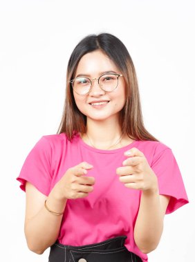 Gülümse ve seni işaret et. Beyaz arka planda tecrit edilmiş güzel bir Asyalı kadının jestini yapmanı istiyorum.