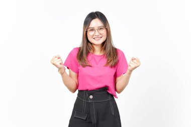 Evet, beyaz arka planda tecrit edilmiş güzel Asyalı kadının kutlama jesti.