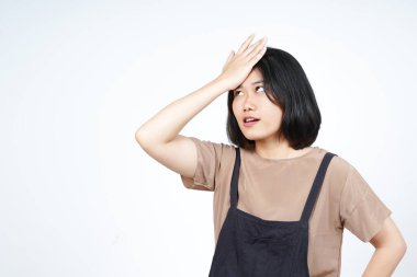 Beyaz arka planda tecrit edilmiş güzel bir Asyalı kadının jestini unut.