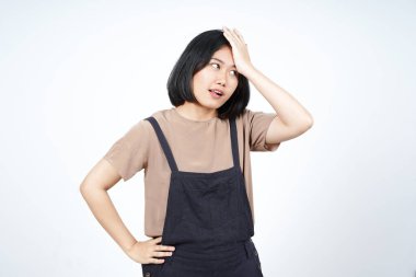 Beyaz arka planda tecrit edilmiş güzel bir Asyalı kadının jestini unut.