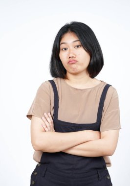 Beyaz arka planda tecrit edilmiş güzel Asyalı kadının üzgün yüz ifadesi