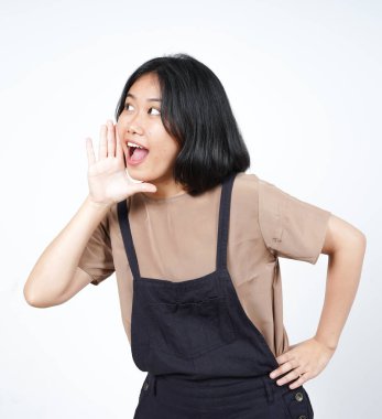 Beyaz arka planda tecrit edilmiş güzel bir Asyalı kadının elleri üzerinde duyuru.