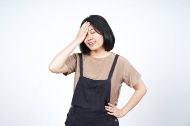 Beyaz arka planda tecrit edilmiş güzel bir Asyalı kadını unut.