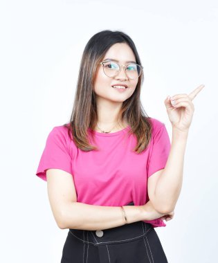 Ürün ve İşaret Tarafı Beyazda Tecrit Edilen Güzel Asyalı Kadın İşaretçisini Kullanıyor