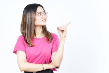 Ürün ve İşaret Tarafı Beyazda Tecrit Edilen Güzel Asyalı Kadın İşaretçisini Kullanıyor