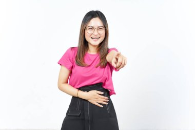 Seni işaret ediyor ve beyaz arka planda yalnız bırakılmış güzel Asyalı kadına gülüyor.