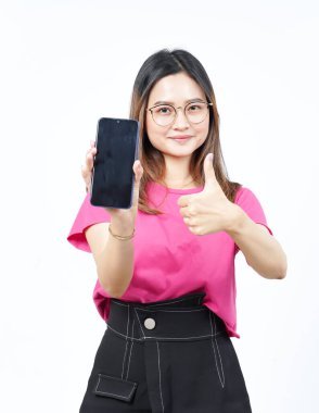 Beyaz Arkaplanda İzole Edilmiş Güzel Asyalı Kadın 'ın Boş Ekran Telefonundaki Uygulamaları veya İlanları Gösteriliyor