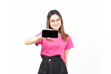 Beyaz Arkaplanda İzole Edilmiş Güzel Asyalı Kadın 'ın Boş Ekran Telefonundaki Uygulamaları veya İlanları Gösteriliyor