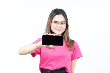 Beyaz Arkaplanda İzole Edilmiş Güzel Asyalı Kadın 'ın Boş Ekran Telefonundaki Uygulamaları veya İlanları Gösteriliyor