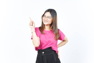 Ürün ve İşaret Tarafı Beyazda Tecrit Edilen Güzel Asyalı Kadın İşaretçisini Kullanıyor