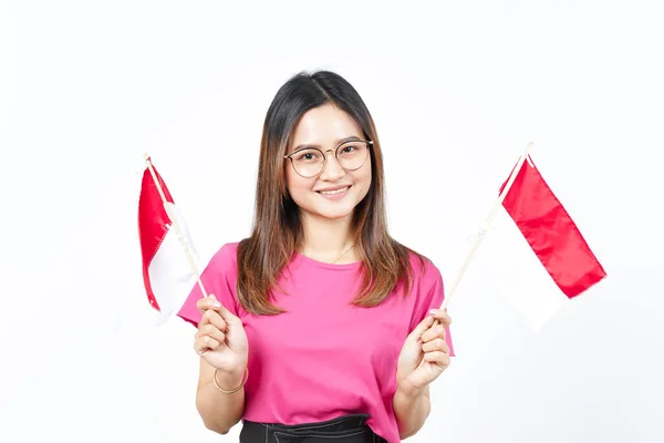 白地に隔離された美しいアジア人女性のインドネシア国旗を掲揚 — ストック写真