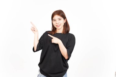 Ürün ve İşaret Tarafı Beyazda Tecrit Edilen Güzel Asyalı Kadın İşaretçisini Kullanıyor