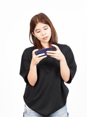 Beyaz Arkaplanda İzole Edilmiş Güzel Asyalı Kadın 'ın akıllı telefonuyla Mobil Oyun oynamak