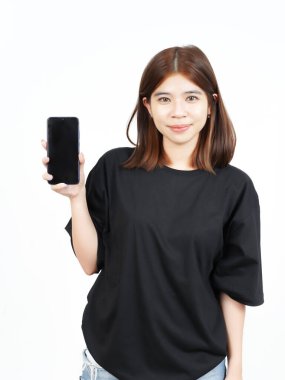 Beyaz Arkaplanda İzole Edilmiş Güzel Asyalı Kadın 'ın Boş Ekran Telefonundaki Uygulamaları veya İlanları Gösteriliyor